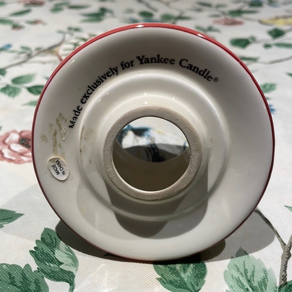 Yankee Candle Small Candle Topper and Plate, Holly Leaves & Berries Design - Picture 3 of 8